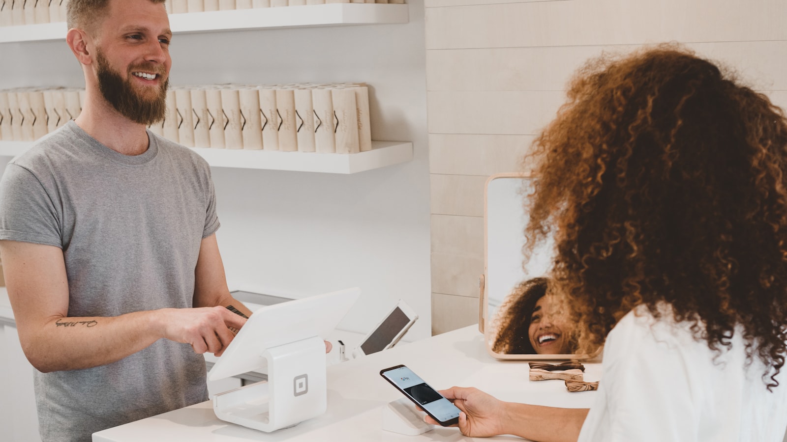 Point of sale terminal and payment system in Saudi retail store for ZATCA-compliant e-invoicing
